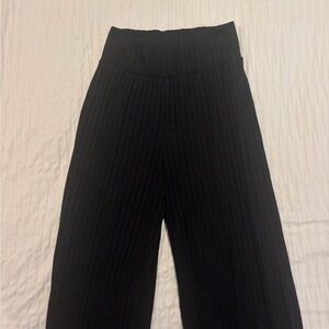 Black High-Waisted Ribbed Flowy Pants